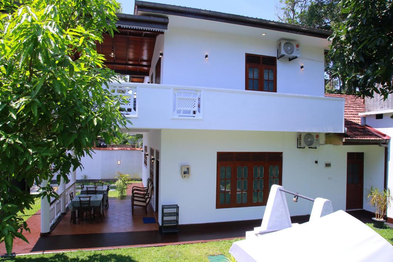 Aken villa Hikkaduwa Exteriör bild